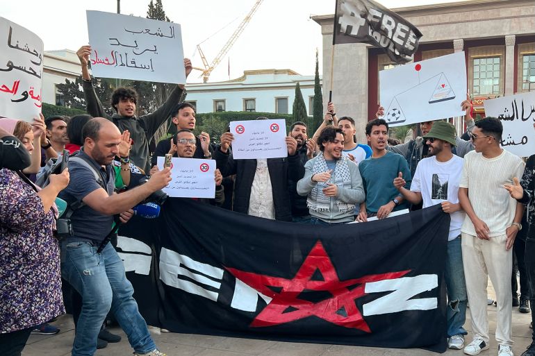 الصورة 3: المغرب/ الرباط/ سناء القويطي/ جانب من وقفة احتجاجية سابقة لحركة "جيل زد" رفعوا فيها شعار إسقاط الفساد/ مصدر الصورة: سناء القويطي